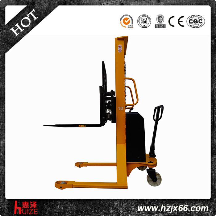 貨叉?zhèn)纫剖桨腚妱?dòng)堆高車(chē) 貨叉?zhèn)纫剖桨腚妱?dòng)堆高車(chē)